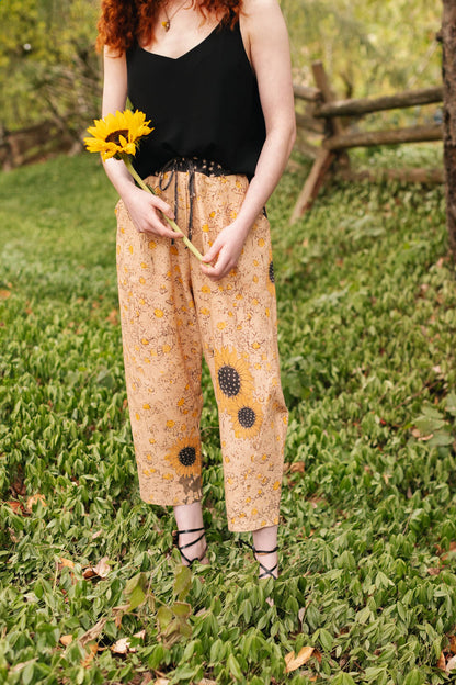 Milk & Honey Linen Cropped Artist Pant w/ Bee, Sunflower