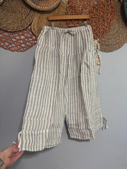 Last One Left Sale Black & White Farmer's Daughter Burlap Tie Waist Capri Pant