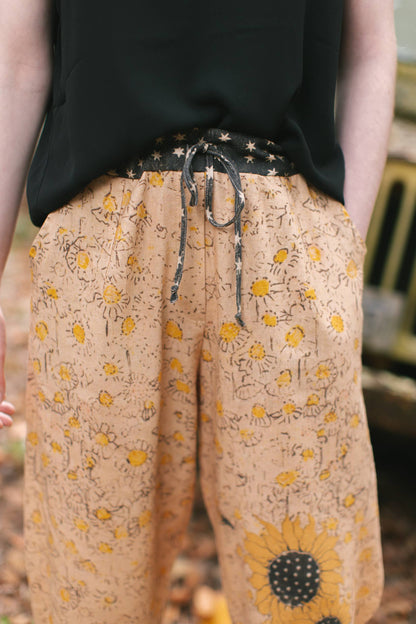 Milk & Honey Linen Cropped Artist Pant w/ Bee, Sunflower