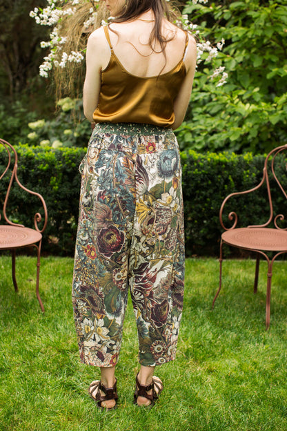 Love Grows Wild Linen Cropped Artist Pant w/ Bees & Flowers